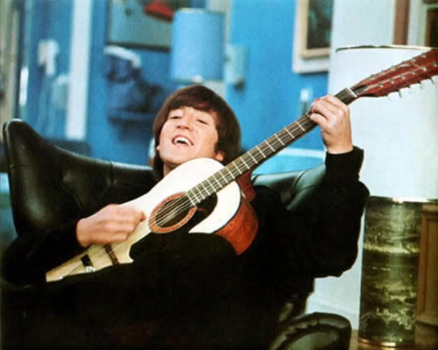 Subastarán la guitarra perdida de John Lennon con la que tocó en Help!